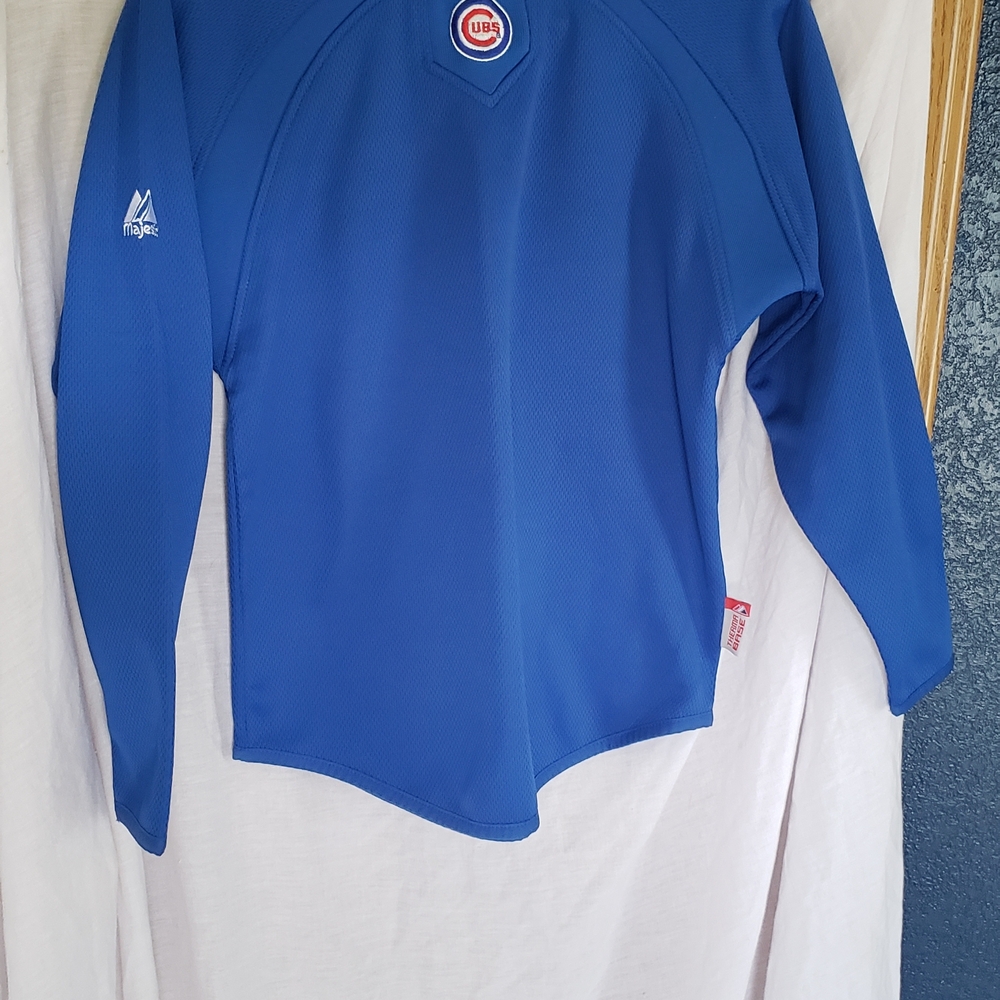 Cubs Majestic Blue Athletic Top with Logo.